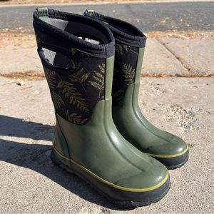 Bogs snow boots size 1